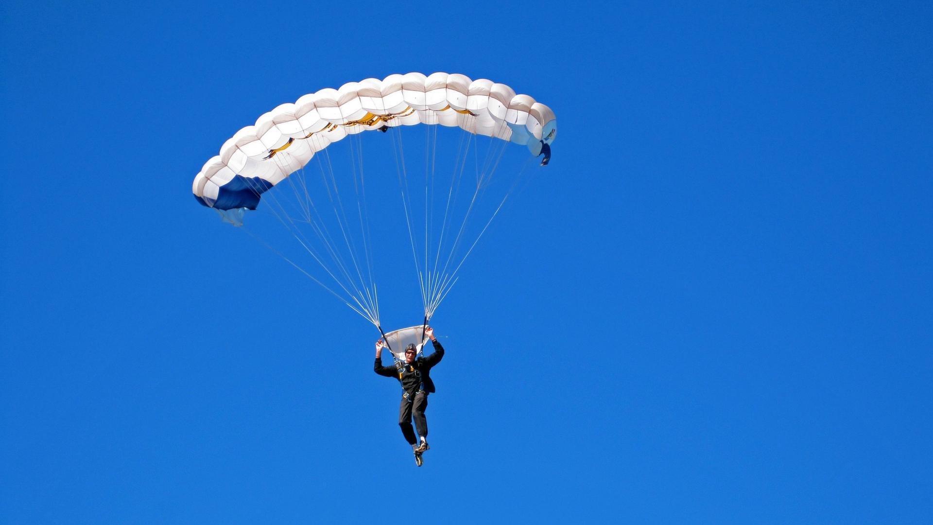 空翻组合动作设计创新，动作难度提升，空翻动作视频